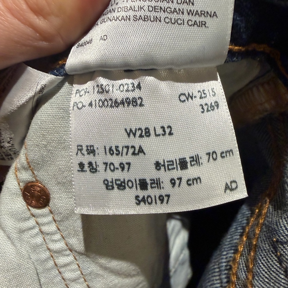 Never Worn Authentic Levis - image 6